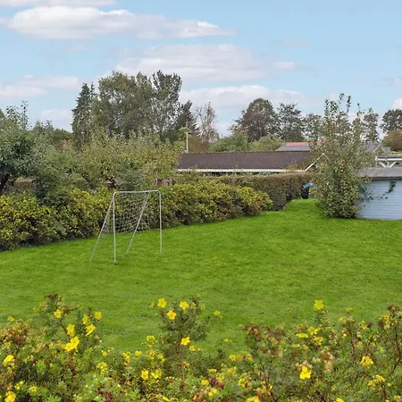 3 Bedroom Amazing In Hejls