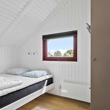 3 Bedroom Amazing In Hejls