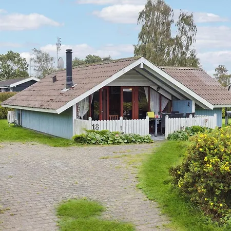 3 Bedroom Amazing In Hejls